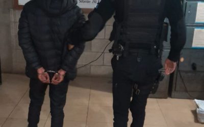 Agredía a mujer y la amenazaba con un revólver en Nahualá