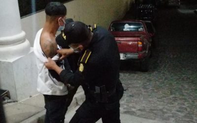 Tercera vez capturado por posesión ilegal de arma de fuego, en San Martín Sacatepéquez