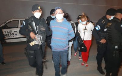 Iban con droga en dos taxis