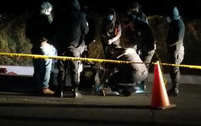 PNC y MP incautan más de Q760 mil, arma de fuego, municiones, teléfonos y arresta a cuatro personas