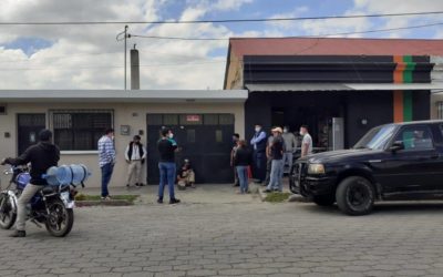 Vecinos retienen a robacarros y PNC envía varios elementos para su traslado