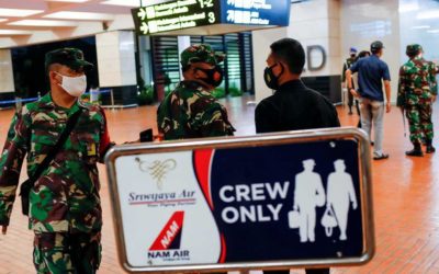 Avión, con 62 pasajeros, se estrella en las costas de Yakarta