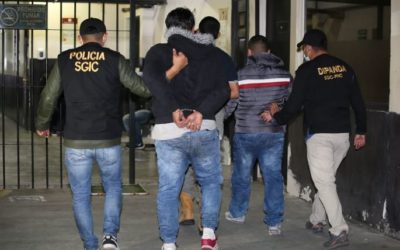 PNC captura a Yasser Arafat y a otros dos hombres por portar armas de fuego