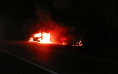Atropellaron a motorista, intentaron escapar pero su vehículo se incendió