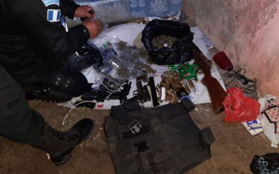 Escondían arsenal en sus viviendas
