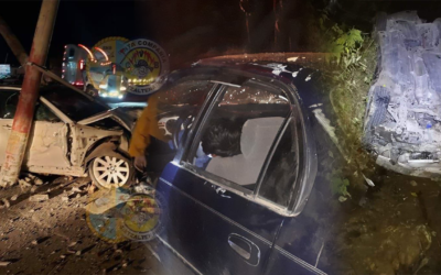 Otro sábado con varios accidentes. Pilotos ebrios, postes dañados, un fallecido, aquí los detalles