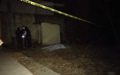 Encuentran cadáver de mujer atrás de una vivienda abandonada en San Mateo