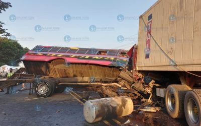 Tragedia en Escuintla: Bus con multas, dos versiones de lo ocurrido, al menos 4 muertos