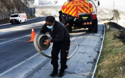 Bomberos continúan peligrosa batalla contra incendios forestales