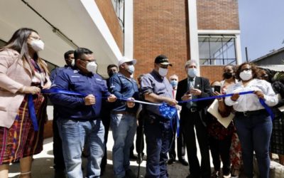 Giammattei inaugura segundo y tercer nivel de instituto en Chimaltenango