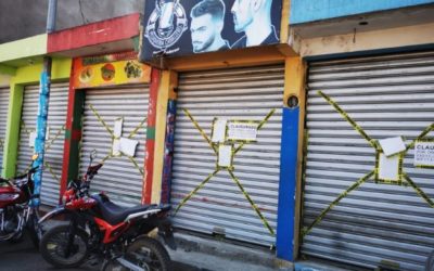 Comerciantes buscan recuperar productos de locales clausurados