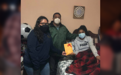 Aficionados del Xelajú entregan apoyo económico para operación de goleadora del Deportivo Xela