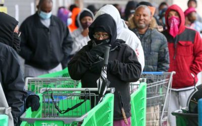 Habitantes de Texas sufren de desabasto de agua y comida
