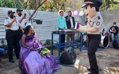 PNC celebra 15 años de adolescente quien lucha contra el cáncer