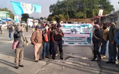 Militares retirados bloquean carreteras para pedir resarcimiento