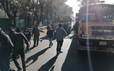 ¿Por qué protestan pilotos de microbuses en Xela?