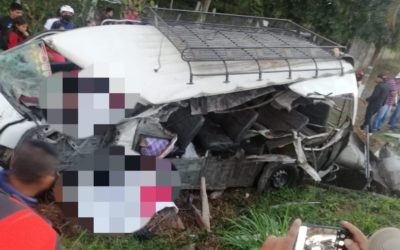 Mueren cuatro pasajeros de microbús en accidente de tránsito en Coatepeque