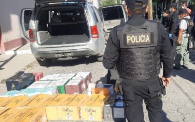 Decomisan más de 2 mil botellas de licores, armas y municiones en El Progreso