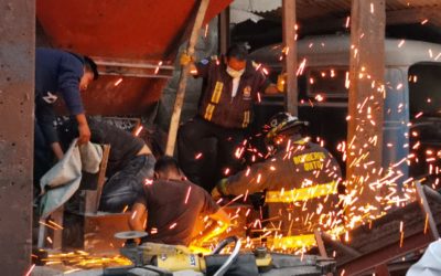 Así fue el rescate de un hombre atrapado en una máquina trituradora de piedra en una bloquera de la zona 6 de Xela