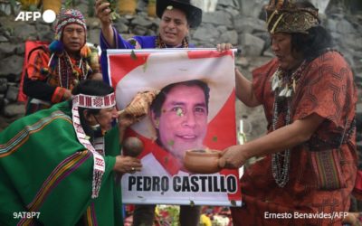 Chamanes peruanos hacen conjuro previo a la elección presidencial