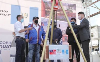 Giammattei participa en colocación de la primera piedra para construcción de un hospital con ayuda de Taiwan