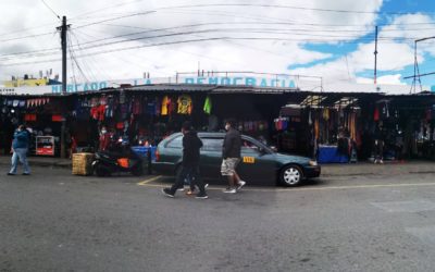 Muni analiza habilitar terraza del mercado La Democracia para reubicar a vendedores
