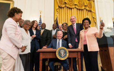Biden firma ley que celebra el fin de la esclavitud