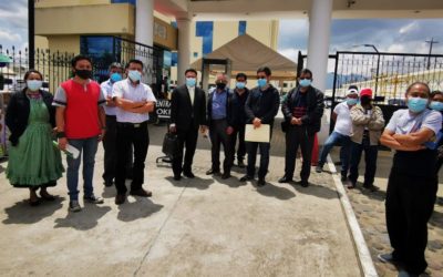 Comerciantes acuden por amparo ante modificación de tarifas al piso de plaza