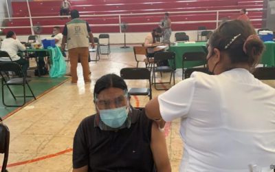 Guatemaltecos viajan a México para vacunarse contra COVID-19