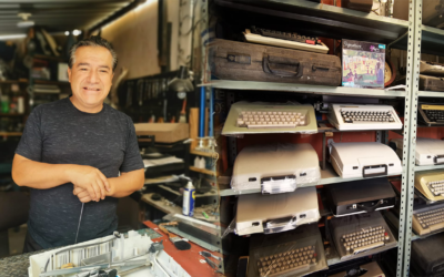 Quetzalteco repara máquinas de escribir desde hace 40 años. Se ha adaptado a los avances en tecnología