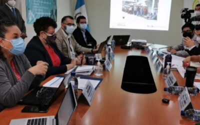 Ministra de Salud dice que al día vacunan a unas 20 mil personas