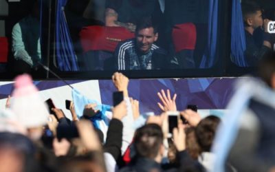 Reciben a la selección argentina en su país tras consagrarse en el Maracaná