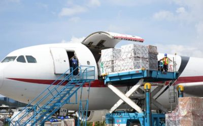 Guatemala recibe 200 mil dosis de la vacuna Sputnik V que servirá para iniciar a vacunar a maestros