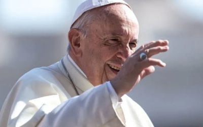 Demasiada pizza, empanadas y poco ejercicio habrían causado diverticulitis del Papa