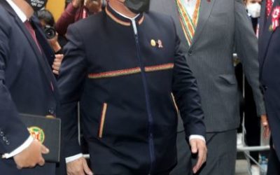 El maestro Pedro Castillo asume la presidencia de Perú