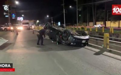 Piloto que volcó en avenida Las Américas de Xela es multado con Q5 mil