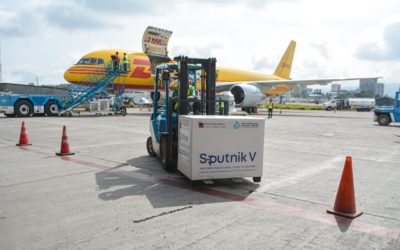 Guatemala recibe 100 mil dosis de segundo componente de Sputnik V, pero está lejos de asegurar esquemas completos
