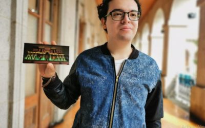 Artista quetzalteco trabaja en cinco esculturas de plastilina de monumentos históricos de Xela