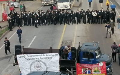 Manifiestan para exigir la renuncia de Giammattei y Porras