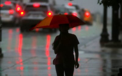 Henri se fortalece a huracán y avanza hacia el noreste de EE. UU.