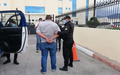 Reo intenta escapar, en un taxi, de cárcel en Quetzaltenango