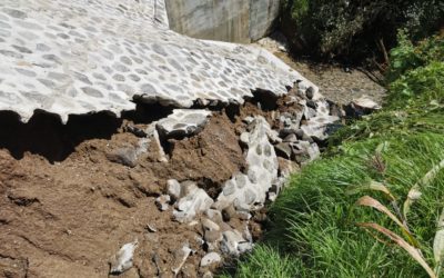 Lluvias dañan puente que inaugurado en mayo reciente