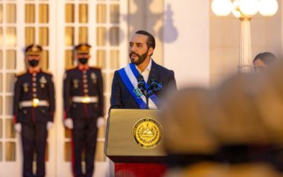 Presidente de El Salvador recibe proyecto que sugiere reformas constitucionales