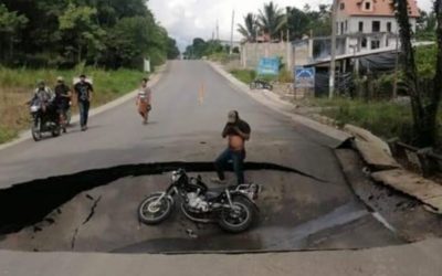 Se hunde carretera inaugurada en 2020 por Alejandro Giammattei