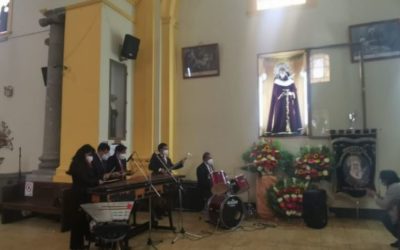 Feligreses celebran el nacimiento de la Virgen María