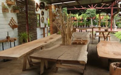 Carpintero nicaragüense crea muebles y artesanías con maderas descartadas