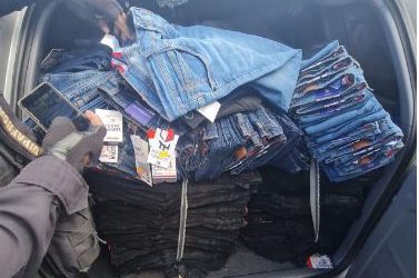 Ligan a proceso a hombre detenido con cargamento de pantalones