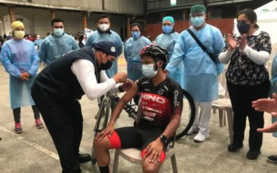 Campeón de la Vuelta a Guatemala se vacuna contra el COVID-19