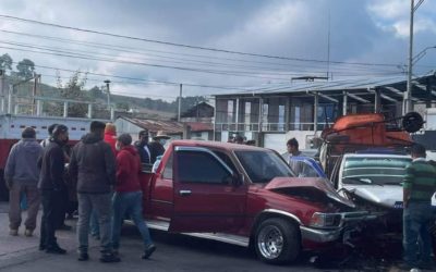 Accidente de tránsito deja a tres personas heridas en peligroso cruce en Salcajá, Quetzaltenango