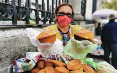 Cuatro décadas de seguir con la tradición de vender quesadillas de elote frente a la Catedral de Quetzaltenango
